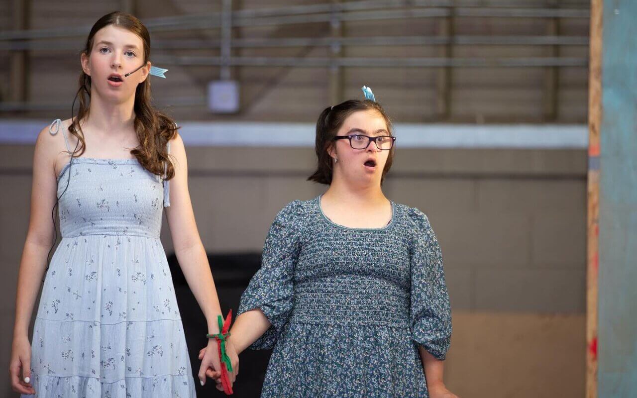 Magshimim and Tikvah 𝘩𝘢𝘵𝘻𝘢𝘨𝘢𝘩 (play), ההופעה הכי טובה (The Greatest Showman)! ⁣at Camp Ramah in Canada