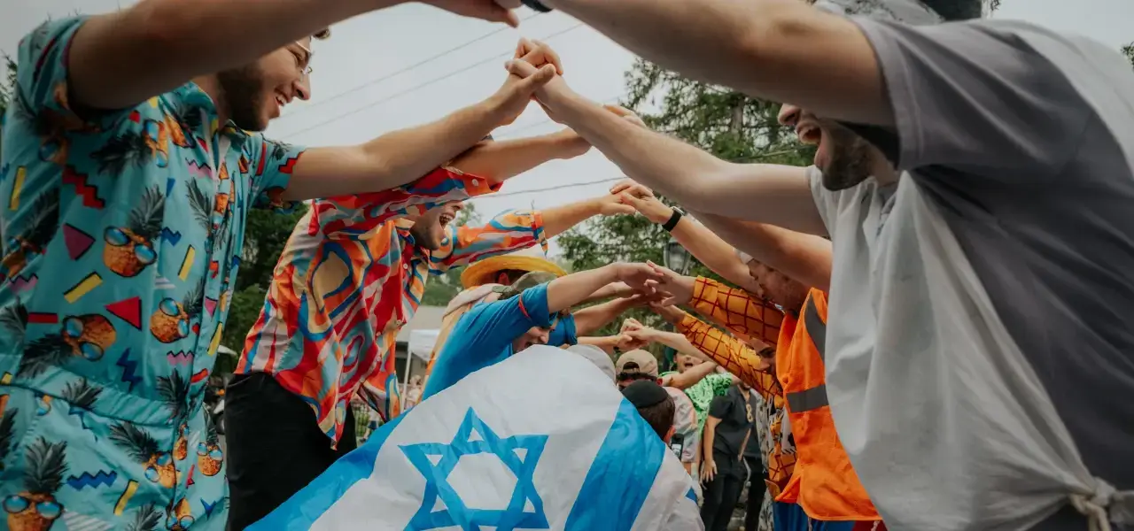 Israeli campers arrive at Camp Simcha in Glen Spey, N.Y., for a two-week summer session providing recreation, friendship and specialized medical support for children and young adults with serious illnesses, July 15, 2026. Credit: Chai Lifeline.